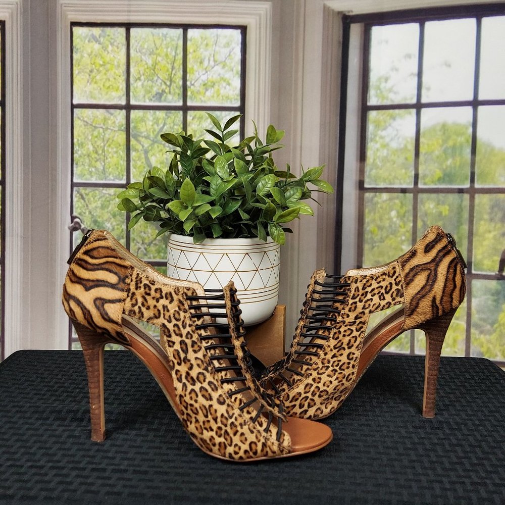 BOUTIQUE 9 ANIMAL PRINT OPEN TOE HEELS (9) - Picture 3 of 15